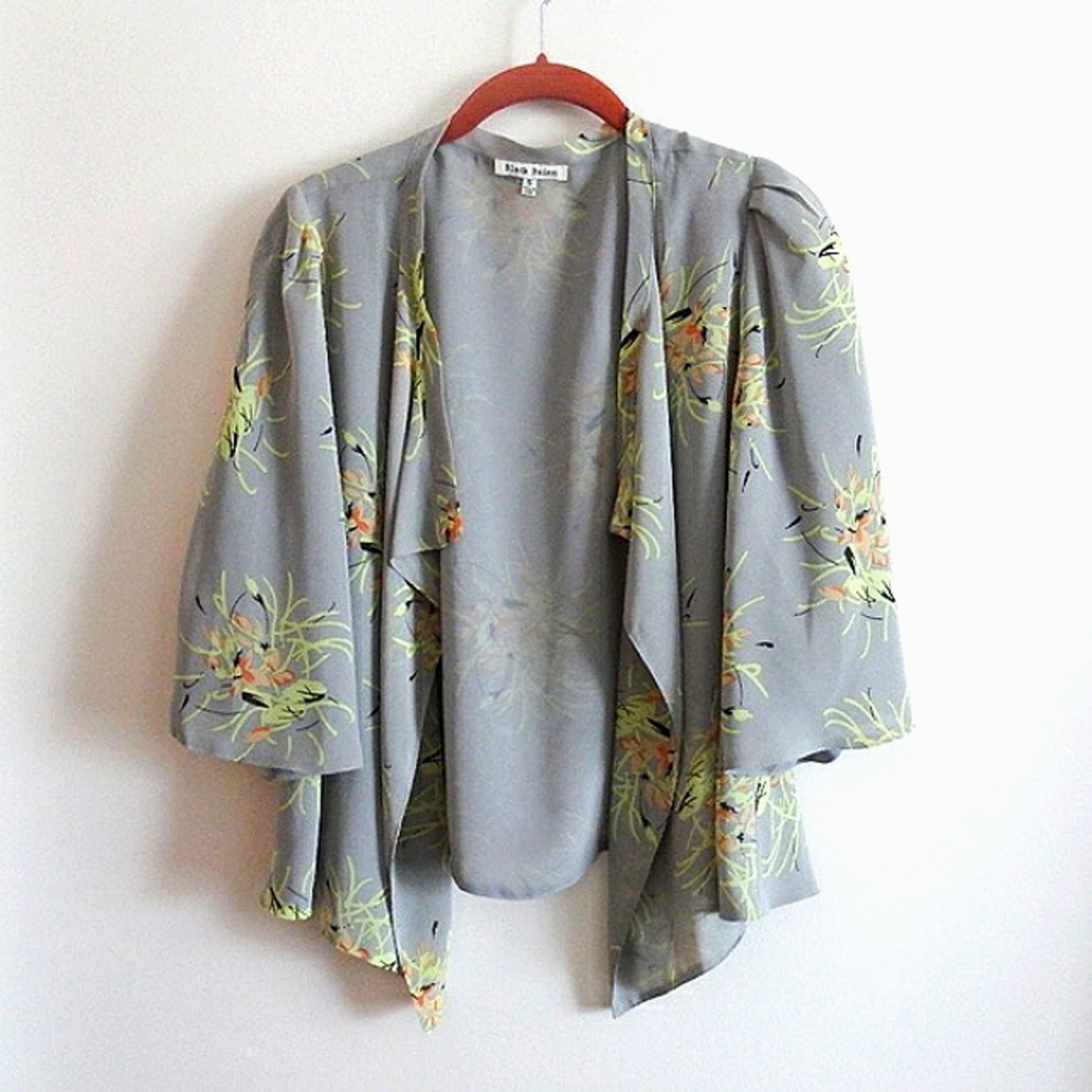 Black Rainn Flowy Cropped Kimono S